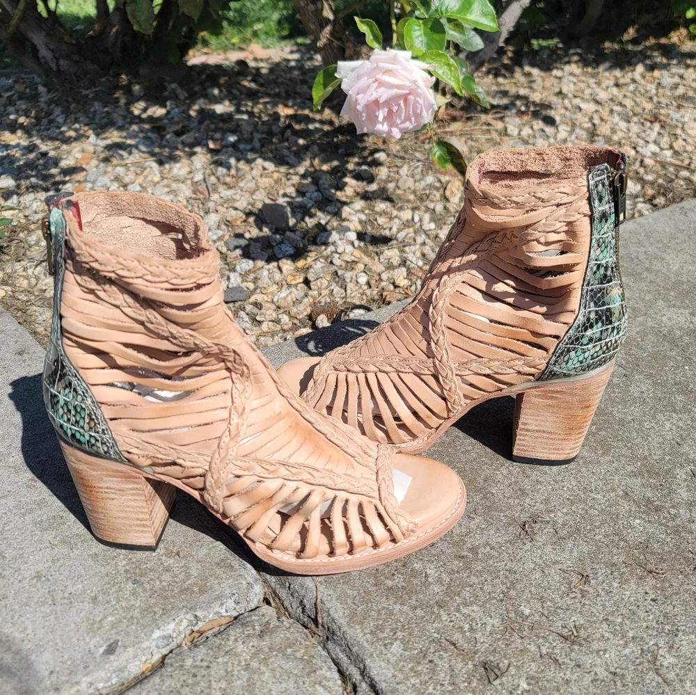 NWOT Freebird by Steven Bela Heel Booties Taupe Turquoise Snake Skin Size 9 - Picture 6 of 8